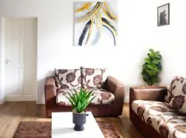 Beautiful 5Bedroom House - Contractors and Family near the Molineux stadium