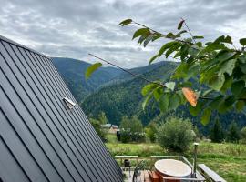 Crow's Nest Maguri，位于Măguri的木屋