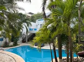 blue angel 22 a unos paso de la 5v y la playa