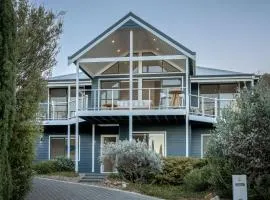 Jay's Beach House I Private Properties