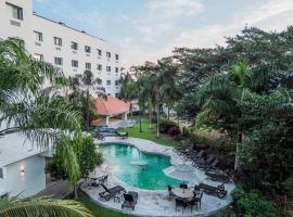 Comfort Inn Puerto Vallarta Golfside & Marina，位于巴亚尔塔港的酒店