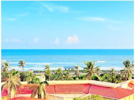 SEA VIEW from ROOFTOP- GOLDEN BEACH- SWARGADWAR GARDEN - LIGHT HOUSE BEACH- Bengali Market - U K Suit & Palace - Lift & Parking Facilities - Fully Air Conditioned Hotel in Prime location，位于普里的酒店