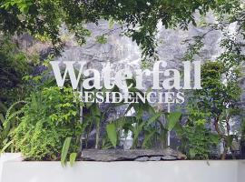 3 Bedrooms Full Furnished House for Rent in Malabe - Prime Waterfall Residencies，位于Malabe的酒店