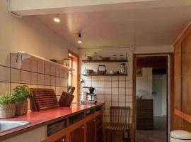 Historic Farmhouse On 17,000 M2 Natural Grounds，位于海斯勒的酒店