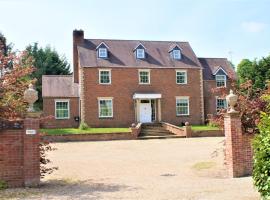 Lambourn House, Countryside Retreat for up to 26，位于兰伯恩的酒店