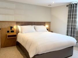 Cross Pipes Tavern and Rooms，位于奥特利的酒店