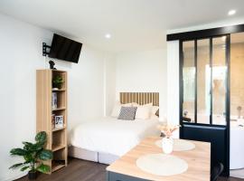 Douceur de Soie - Private Spa，位于弗雷讷的酒店