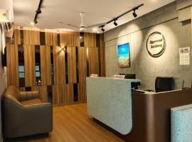 UPPERCREST RESIDENCY PALA，位于Pala的酒店