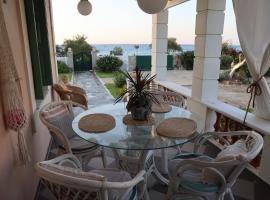 Traditional cottage house in front of the beach，位于Ríva的酒店