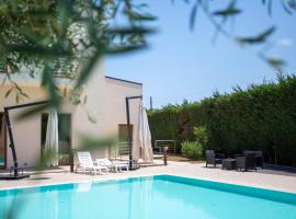 爱马仕酒店，位于波利科罗的海滩酒店