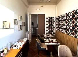 Bed and Chic art rooms