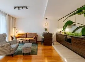 BATOREGO FLATS No 13 Pszczyna - Walk to Castle - Apartment with Parking, Balcony, Elevator, Fast WiFi