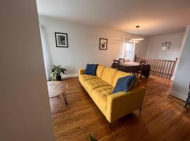 Sunny family home，位于哈利法克斯的酒店