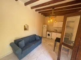 Charming Cyprus Getaway in Pfos - Garden View Holiday House