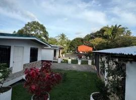 Casa Zafiro 2 bdr beach house AC WIFI BBQ