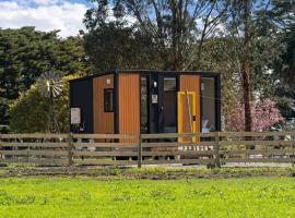 Dairy Escape by Tiny Away，位于坎伯当的酒店