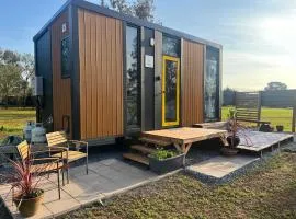 D&L Cottage by Tiny Away