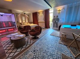 Suite Luxe Spa Balneo Sauna Hammam Projecteur，位于塞里雷斯的酒店