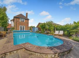 Dunnock - Uk50146，位于法弗舍姆的酒店