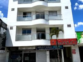 Hotel Imperio，位于伊瓦格的酒店