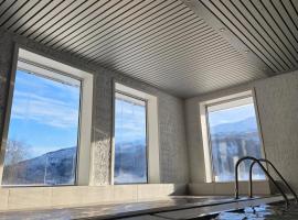 "Little Mountain Paradise" studio apartment at Oppheim Resort，位于沃斯的带泳池的酒店