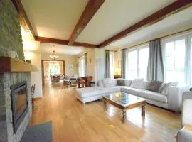 Spacious villa near Lesse