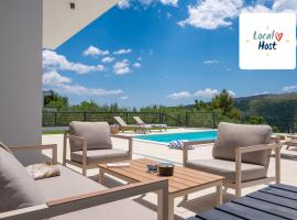 NEW! Modern Villa Nacle with heated Pool，位于杜埃的酒店