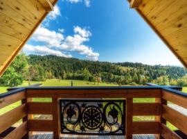 Villa in Nowy Targ with Mountain Views & Pool，位于新塔尔格的酒店