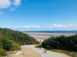 Neptune House The Bay Filey Home Sweet Holiday Homes with car ev point，位于法利的酒店