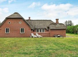 18 person holiday home in Ulfborg，位于乌尔夫堡的酒店