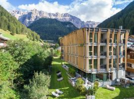 Mountain Design Hotel Eden Selva，位于塞尔瓦迪加尔代纳山谷的酒店