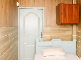 Green Hotel，位于Kot Mergulla的酒店