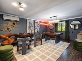 Large Group Friendly 2 Game Rooms Indoor Sauna Hot Tub Near Jack Frost Ski Resort，位于Blakeslee的酒店