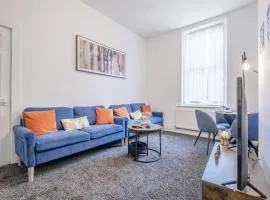 Contractors! Free parking, Wifi, 6 BDR, 10 Beds!