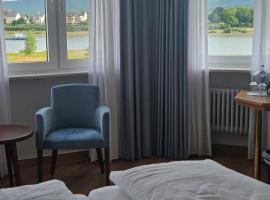 拉瑞斯瑞恩酒店，位于卡特恩格斯的酒店