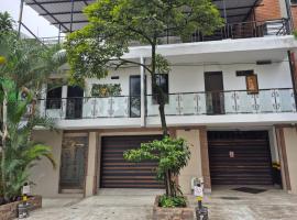 Hotel Brisas MEDELLIN，位于麦德林的酒店