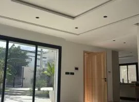 Maison haut standing a côté de la palage