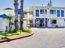 Motel 6-Bakersfield, CA - South，位于贝克斯菲尔德的酒店