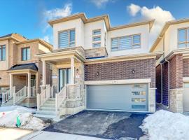 Detached New Modern House In South Barrie - Built H plus ME Technology，位于巴里的酒店