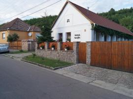 Cseresznyés Vendégház，位于Szomolya的公寓