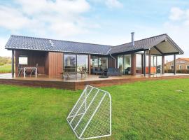 Seaside Retreat with Spa - By Traum Ferienwohnungen，位于Bøjden的酒店