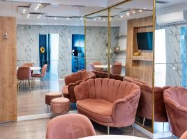 Thome Hoia Jacuzzi，位于克卢日-纳波卡的带热水浴缸的酒店