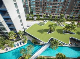 Entire apartment in Kathu, Phuket, Thailand，位于卡图的酒店