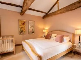 Stunning 4-Bedroom Family Home Near Banbury