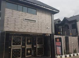 DEVHAK Hotel and Suites，位于瓦里的酒店