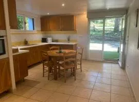 Forêt et Océan grand appartement rdc avec vue sur la forêt proche du centre ville