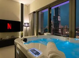 SkyHigh Luxury 2BR Burj View Private Hot Tub Walk to DubaiMall