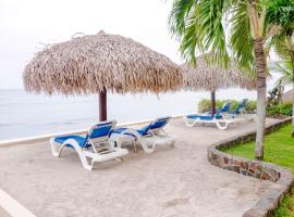 The Triton Spacious One Bedroom Oceanview Suite，位于La Chumicosa的酒店