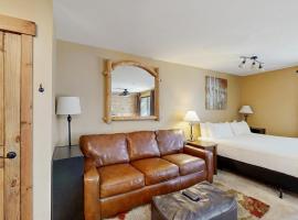 River Mountain Lodge #W101，位于布雷肯里奇的酒店