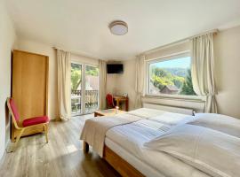 AM BERG Hotel-Restaurant，位于哈茨山区黑尔茨贝格的酒店
